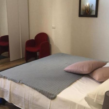 Appartamento Monolocale arredato con una camera Parma Esterno foto