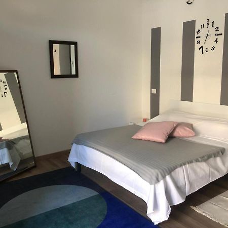 Appartamento Monolocale arredato con una camera Parma Esterno foto