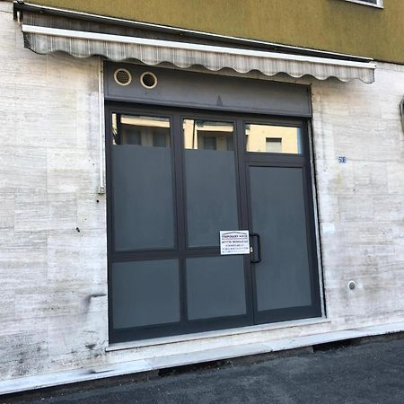 Appartamento Monolocale arredato con una camera Parma Esterno foto