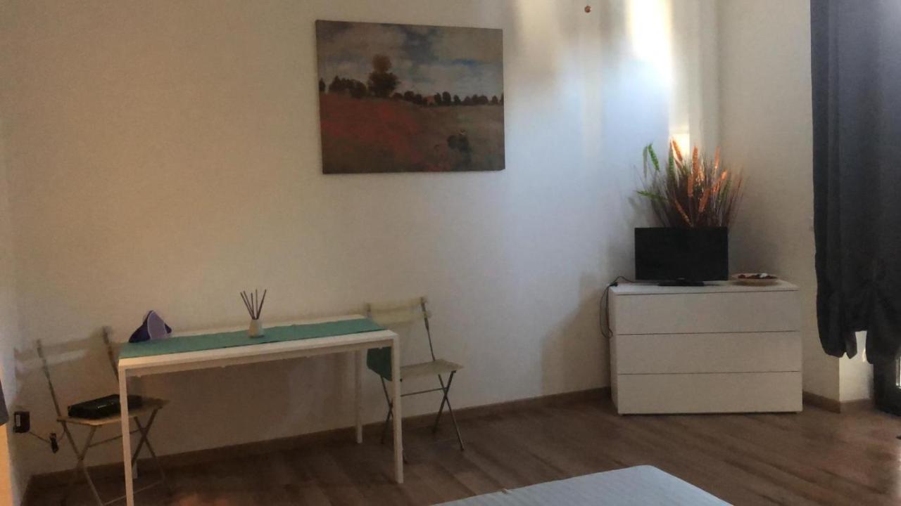 Appartamento Monolocale arredato con una camera Parma Esterno foto