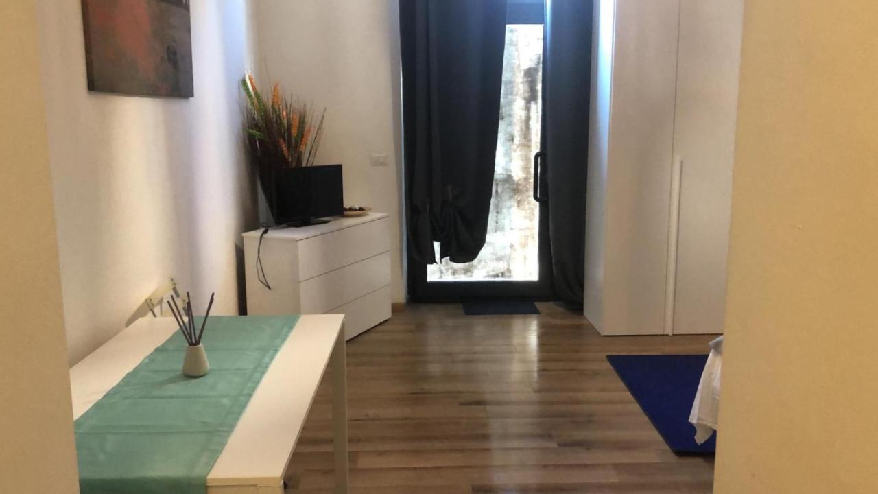 Appartamento Monolocale arredato con una camera Parma Esterno foto