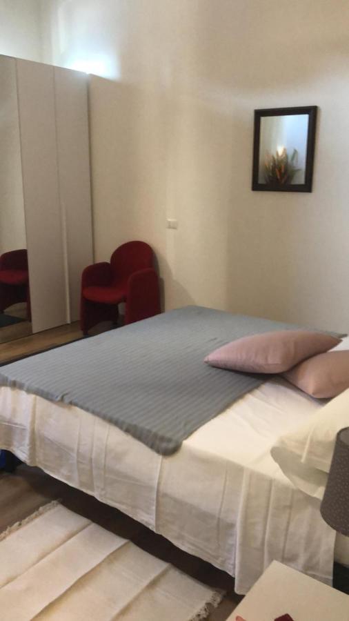 Appartamento Monolocale arredato con una camera Parma Esterno foto