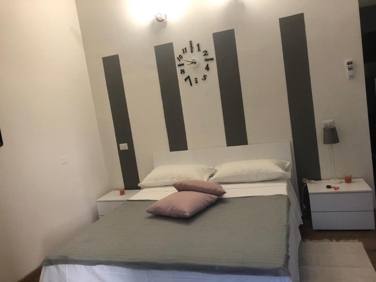 Appartamento Monolocale arredato con una camera Parma Esterno foto
